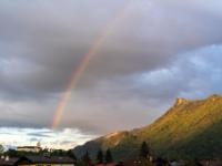 Regenbogen kurz nach Sonnenaufgang